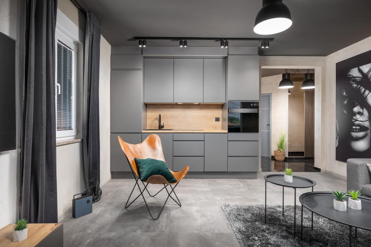 Luxury Elit Apartment Пула Екстериор снимка